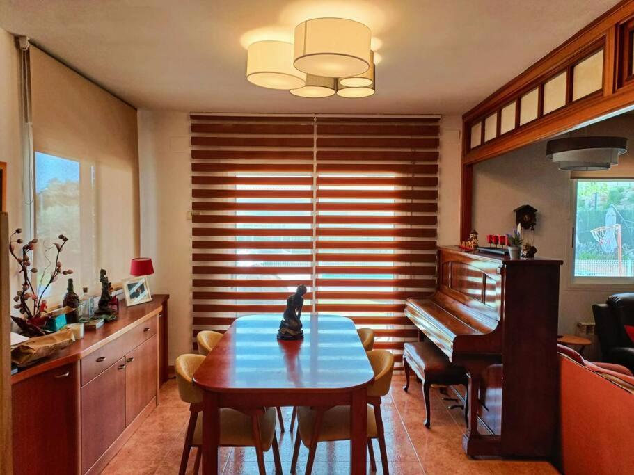 Casa Con Jardin Y Piscina Privada. Βίλα Santa Eulalia de Ronsaná Εξωτερικό φωτογραφία