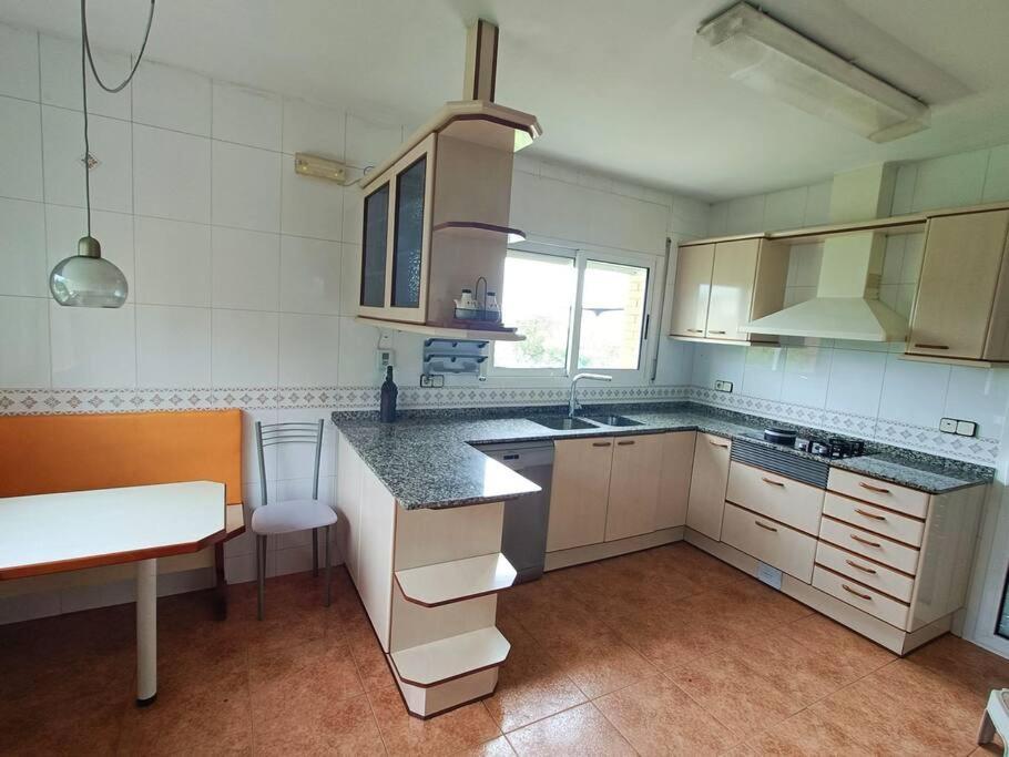 Casa Con Jardin Y Piscina Privada. Βίλα Santa Eulalia de Ronsaná Εξωτερικό φωτογραφία