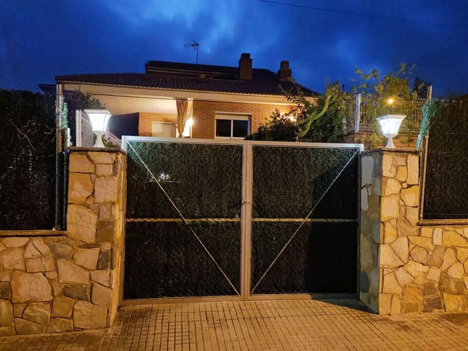 Casa Con Jardin Y Piscina Privada. Βίλα Santa Eulalia de Ronsaná Εξωτερικό φωτογραφία